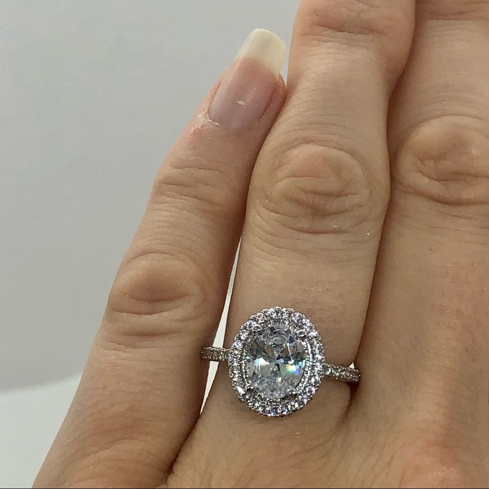 925 Sterling Silver Diamond Cubic Zirconia Oval Ring - Picture 4 of 7